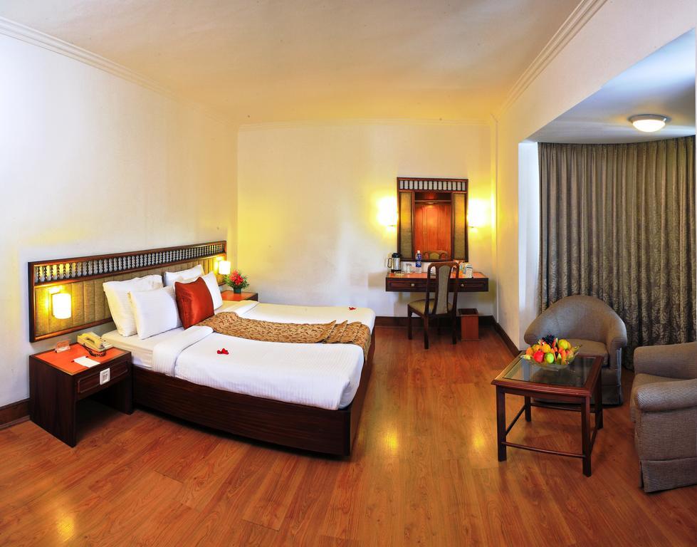 Hotel Abad Plaza Kochi Exterior foto