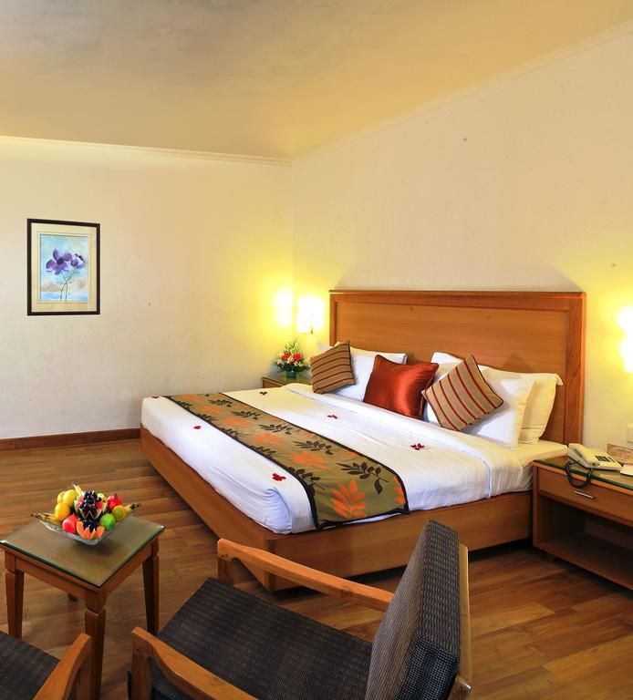 Hotel Abad Plaza Kochi Exterior foto