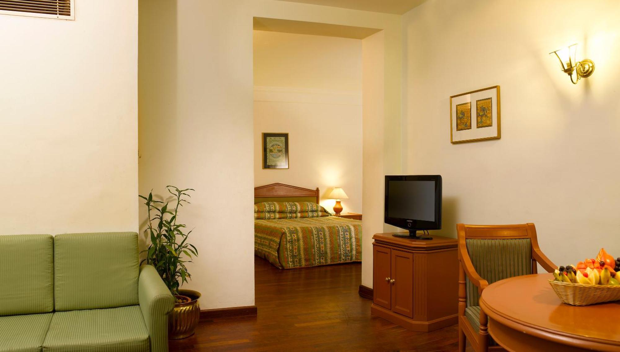 Hotel Abad Plaza Kochi Exterior foto