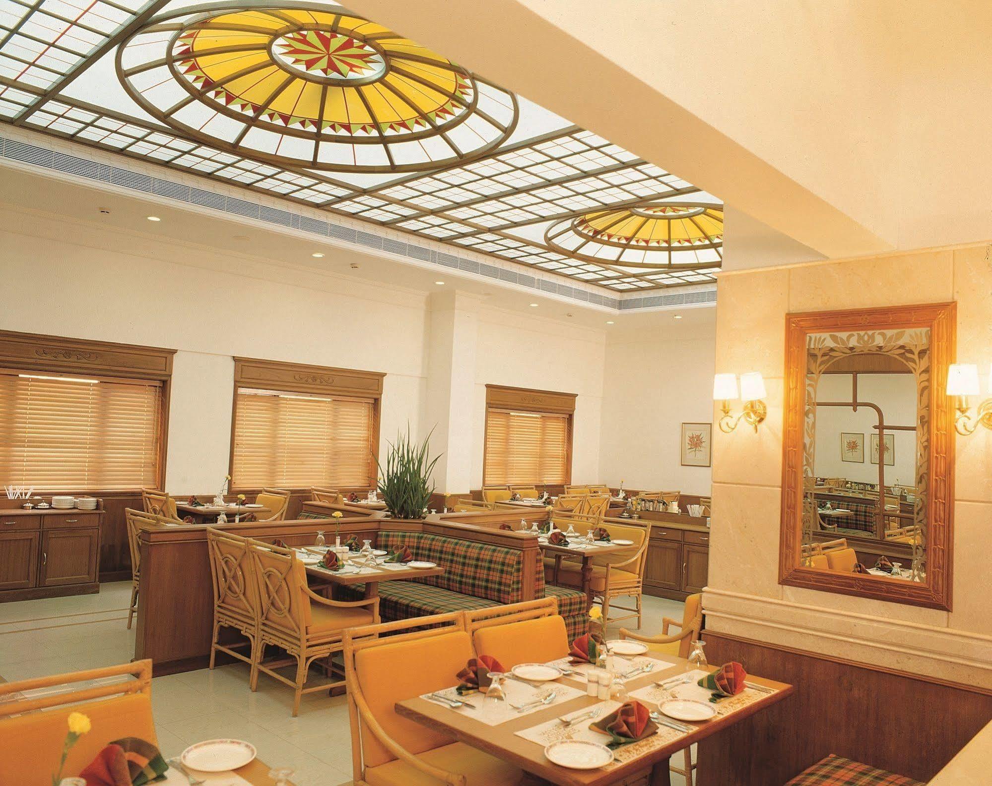 Hotel Abad Plaza Kochi Exterior foto