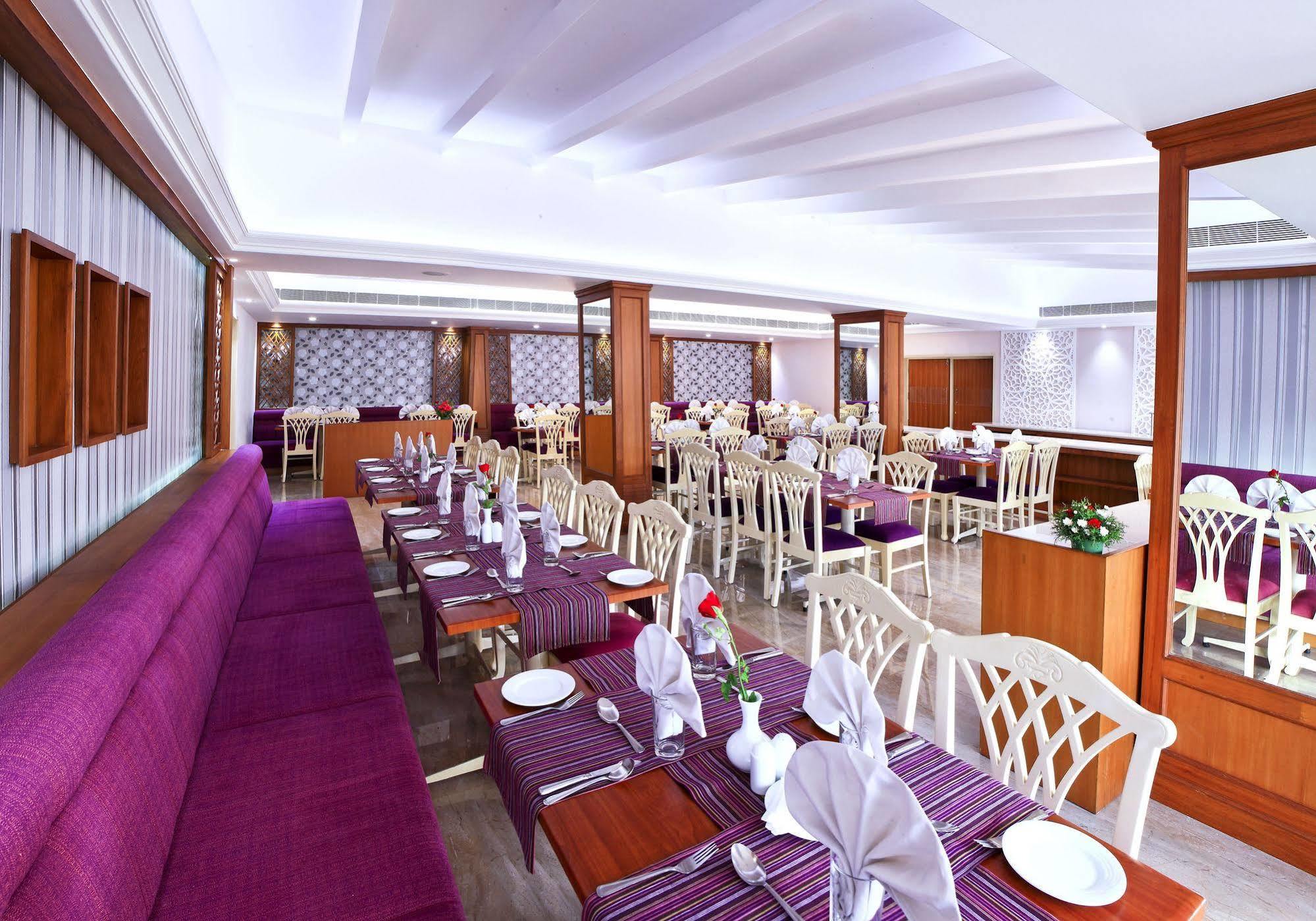 Hotel Abad Plaza Kochi Exterior foto