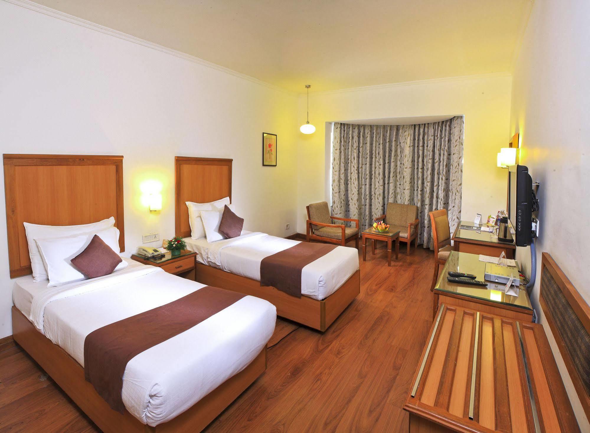 Hotel Abad Plaza Kochi Exterior foto