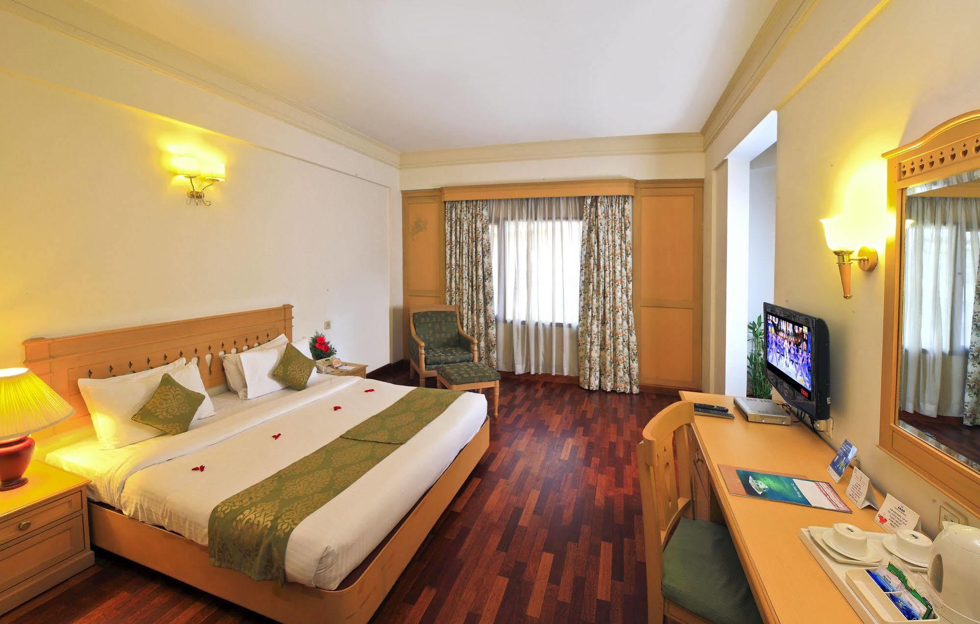 Hotel Abad Plaza Kochi Exterior foto
