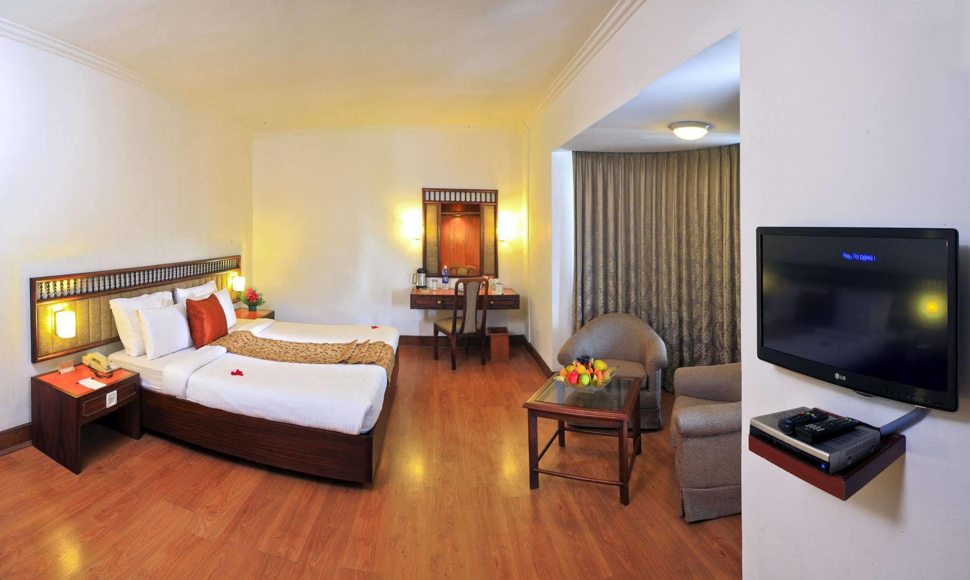 Hotel Abad Plaza Kochi Exterior foto