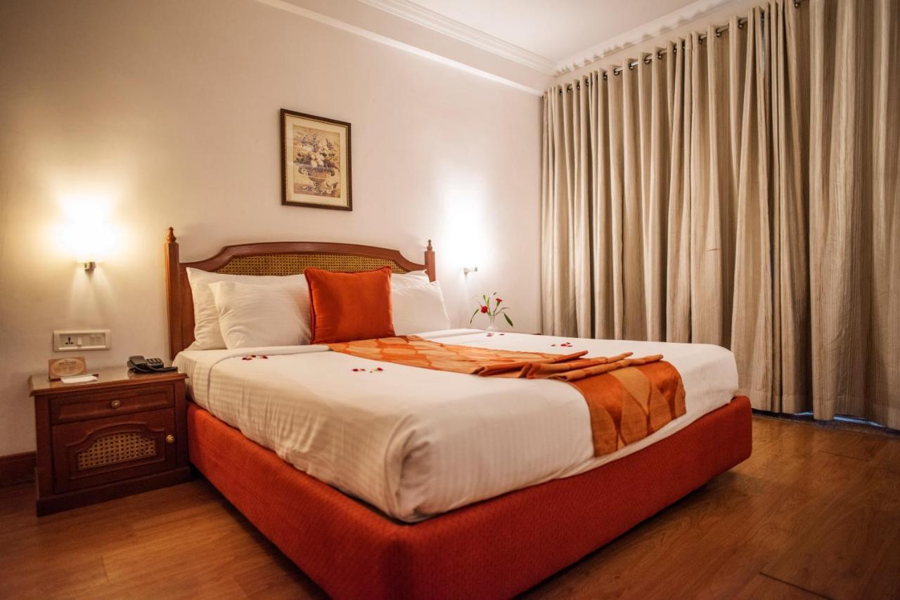 Hotel Abad Plaza Kochi Exterior foto