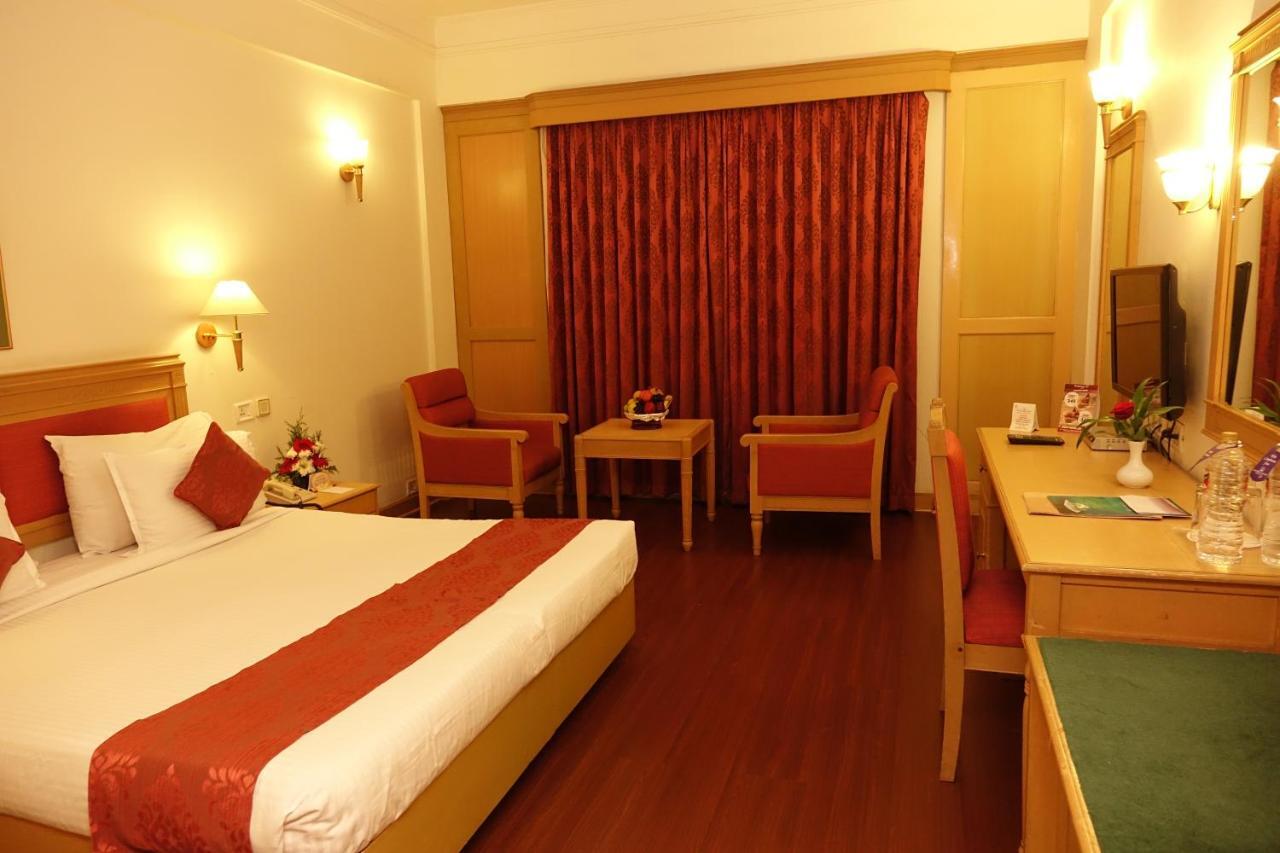 Hotel Abad Plaza Kochi Exterior foto