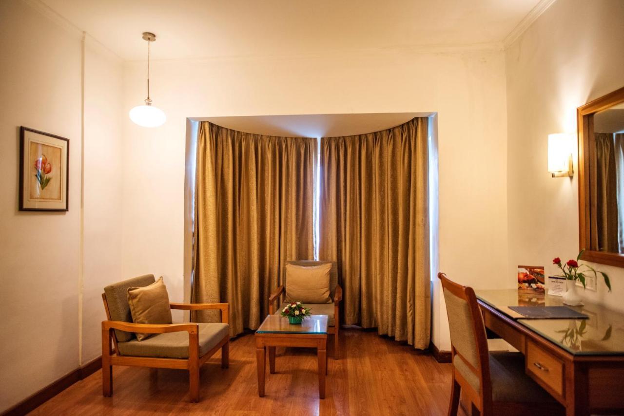 Hotel Abad Plaza Kochi Exterior foto